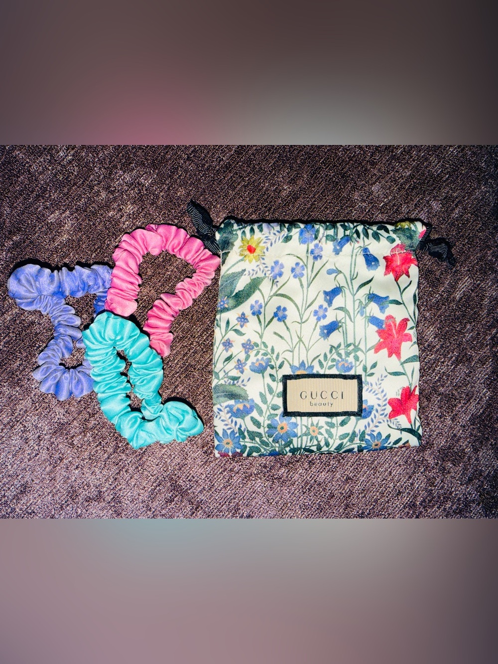 Gucci Satin Scrunchie Set - With Floral Bag - NWOT